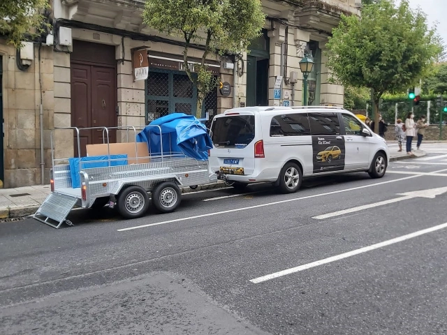 Taxi con remolque en Santa María de Ordás